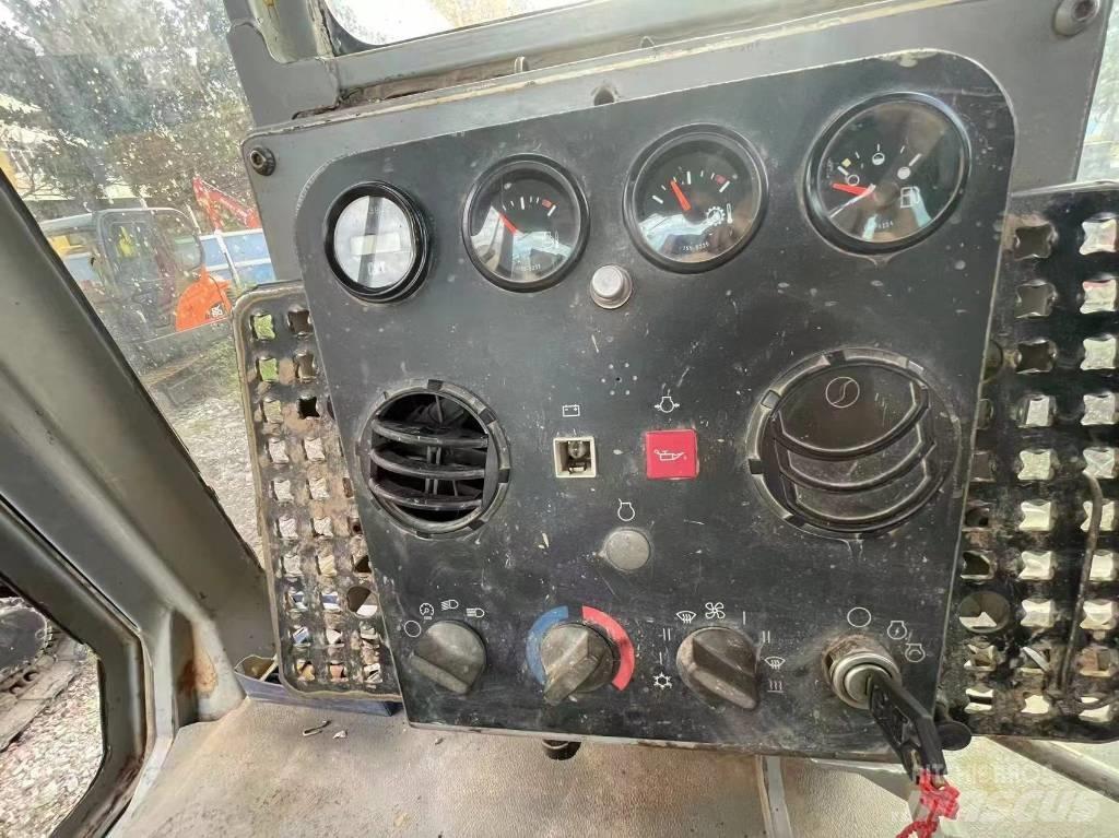 CAT D 6 G Buldožeri gusjeničari
