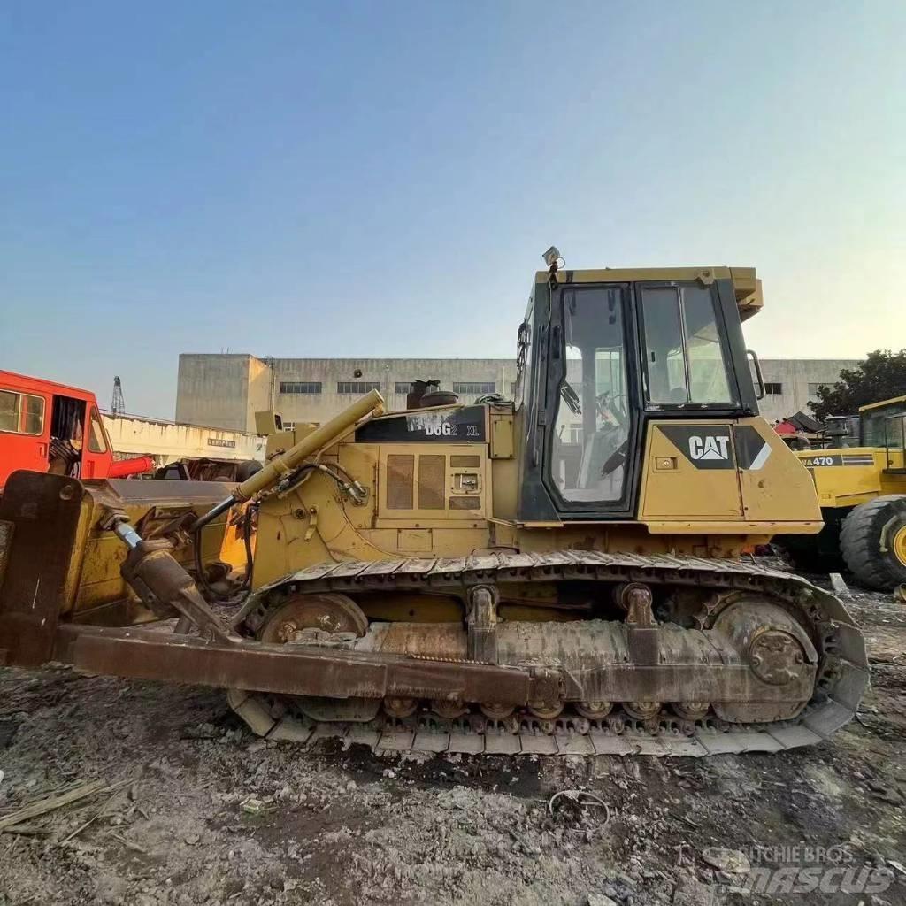 CAT D 6 G Buldožeri gusjeničari