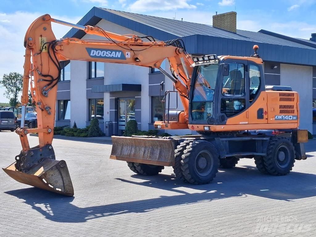 Doosan DX 140 W-3 Bageri na kotačima