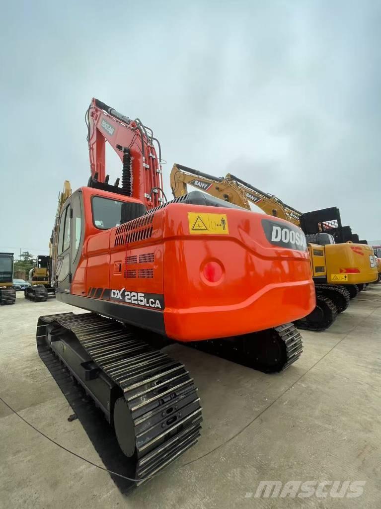 Doosan DX 225 LC Bageri gusjeničari