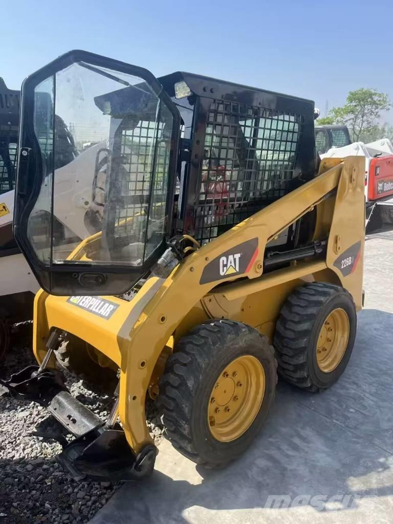 CAT 226 B 3 Skid steer mini utovarivači