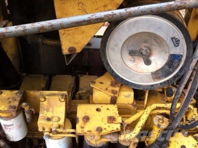 Komatsu D 155a-3 Buldožeri gusjeničari