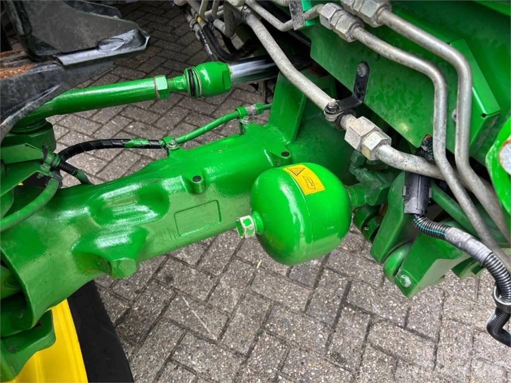 John Deere 6215R Traktori