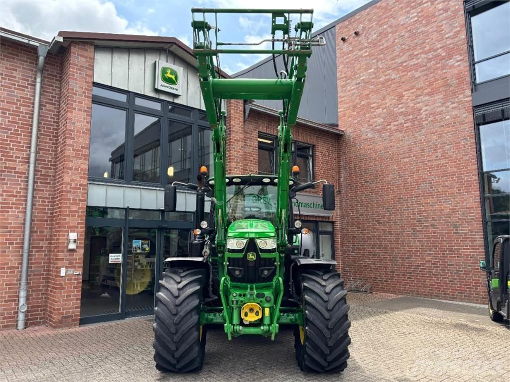 John Deere 6215R Traktori
