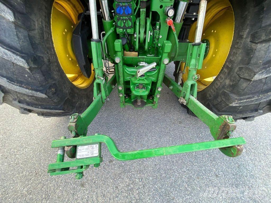 John Deere 6120R Traktori