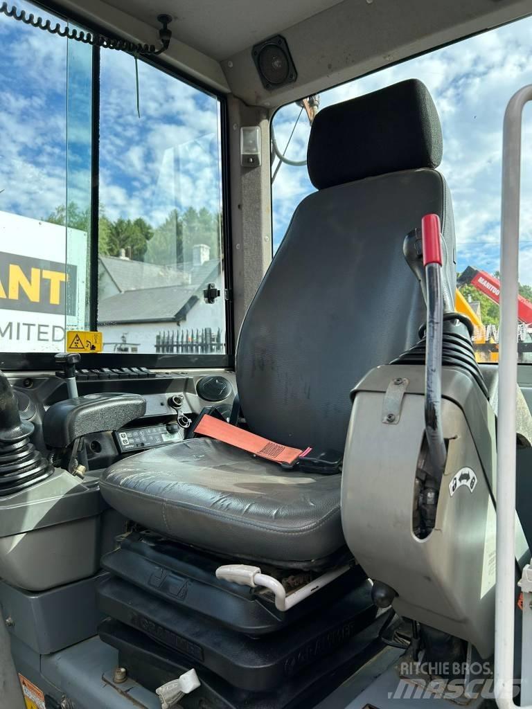 Takeuchi TB 230 Mini bageri <7t