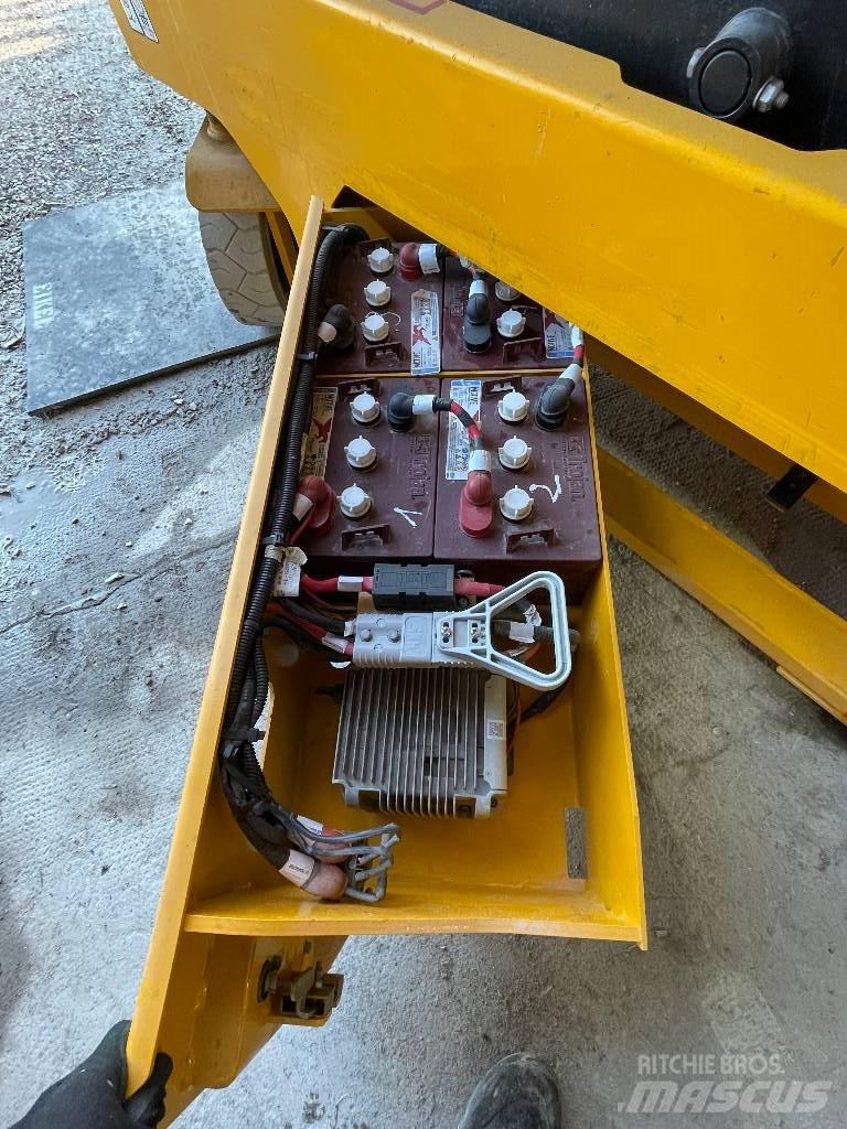 JCB S 2032 E Škaraste platforme