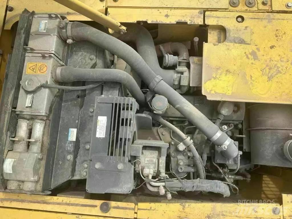 Komatsu PC 130 Bageri gusjeničari