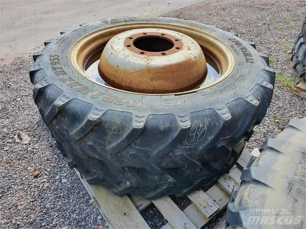 BKT 270/95R32 x2 Gume, kotači i naplatci