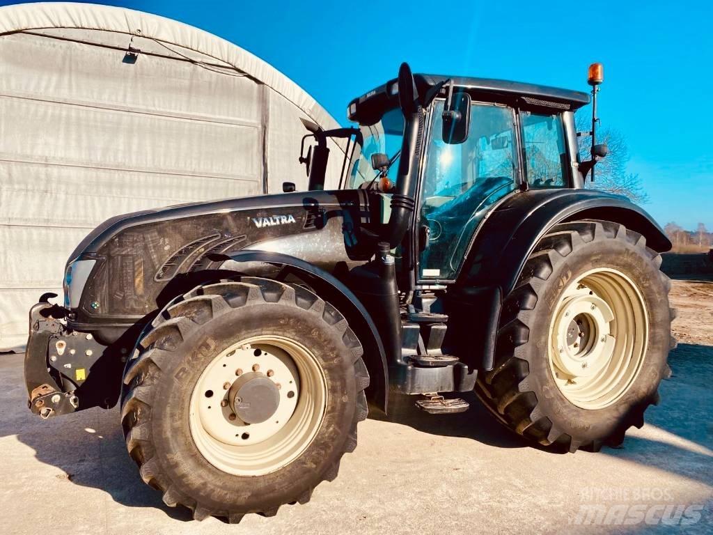 Valtra T 203 Traktori