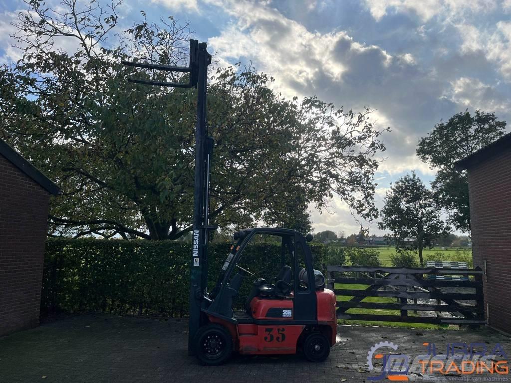 Nissan UD02A25PQ Plinski viličari