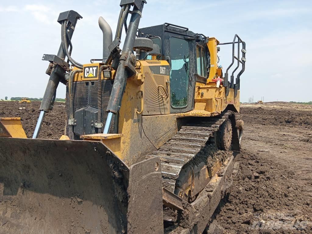 CAT D 6 T XL Buldožeri gusjeničari