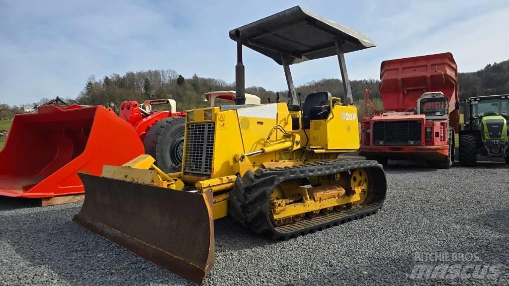 Komatsu D20P-7 Buldožeri gusjeničari