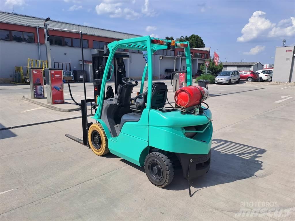 Mitsubishi FG25N Plinski viličari