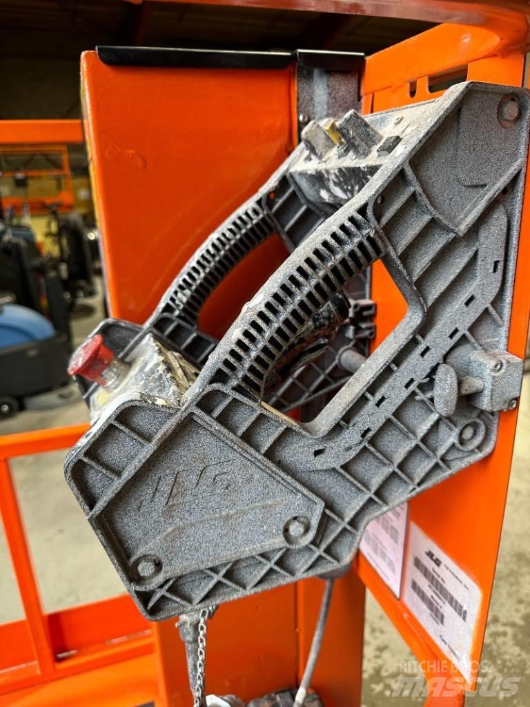JLG 1230 ES Škaraste platforme
