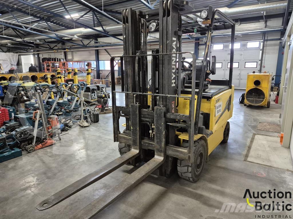 Hyundai 30B-9 Električni viličari