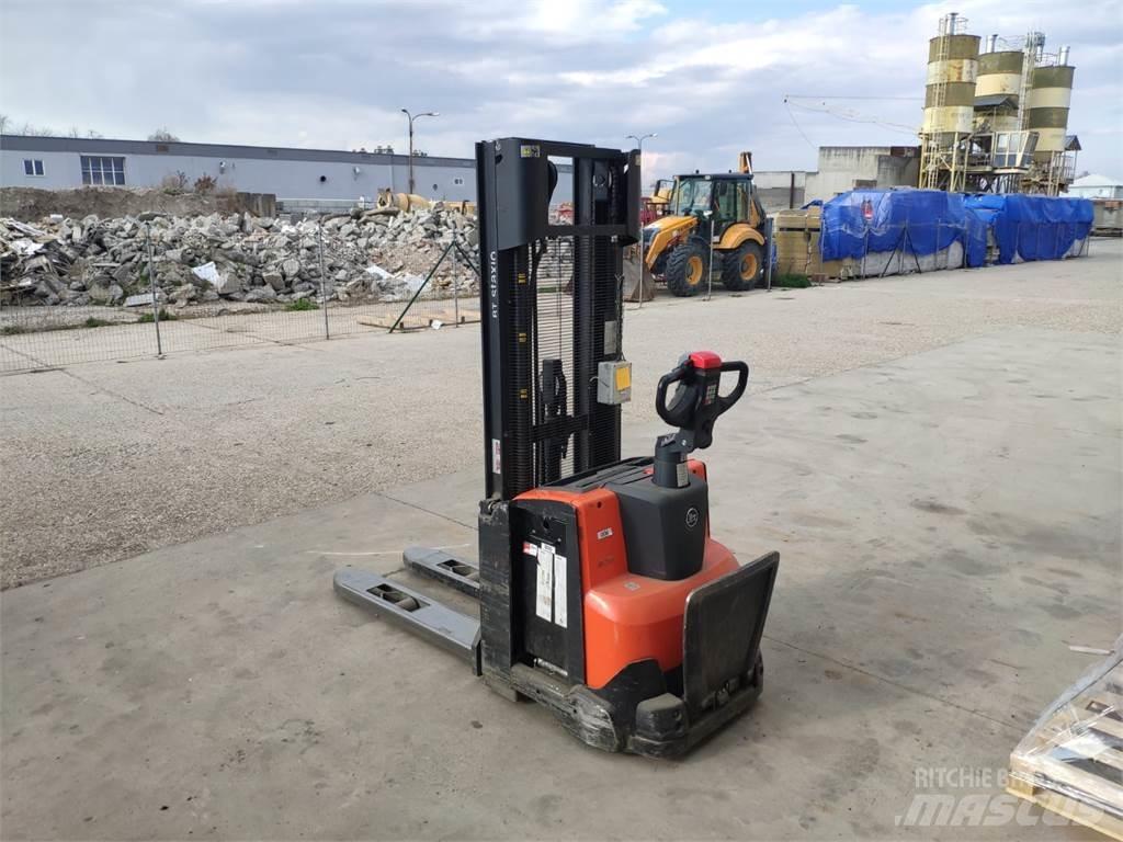 BT SWE120 Ručni električni viličar