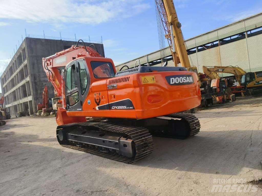 Doosan DX 225 Bageri gusjeničari