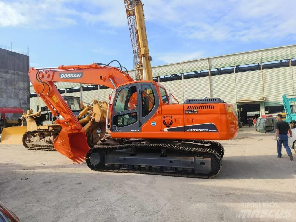 Doosan DX 225 Bageri gusjeničari