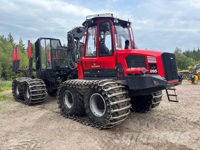 Komatsu 895 Forvarderi