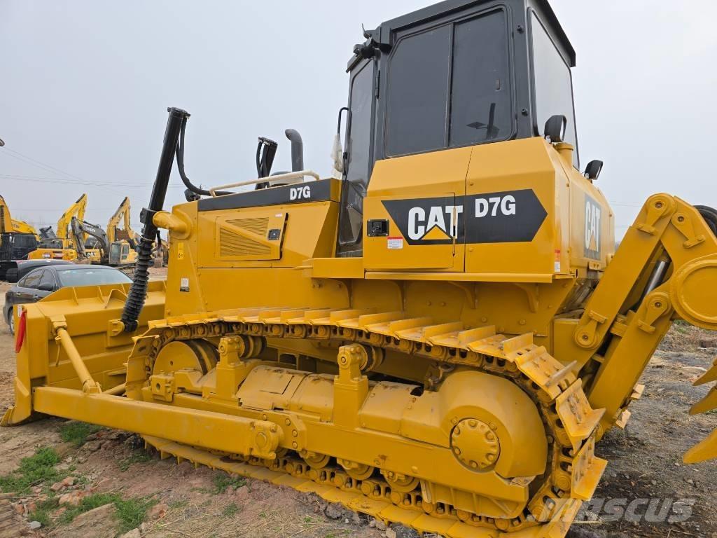 CAT D7G Buldožeri gusjeničari