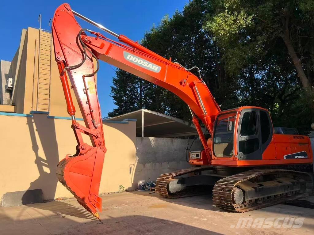 Doosan DX 225 LC Bageri gusjeničari
