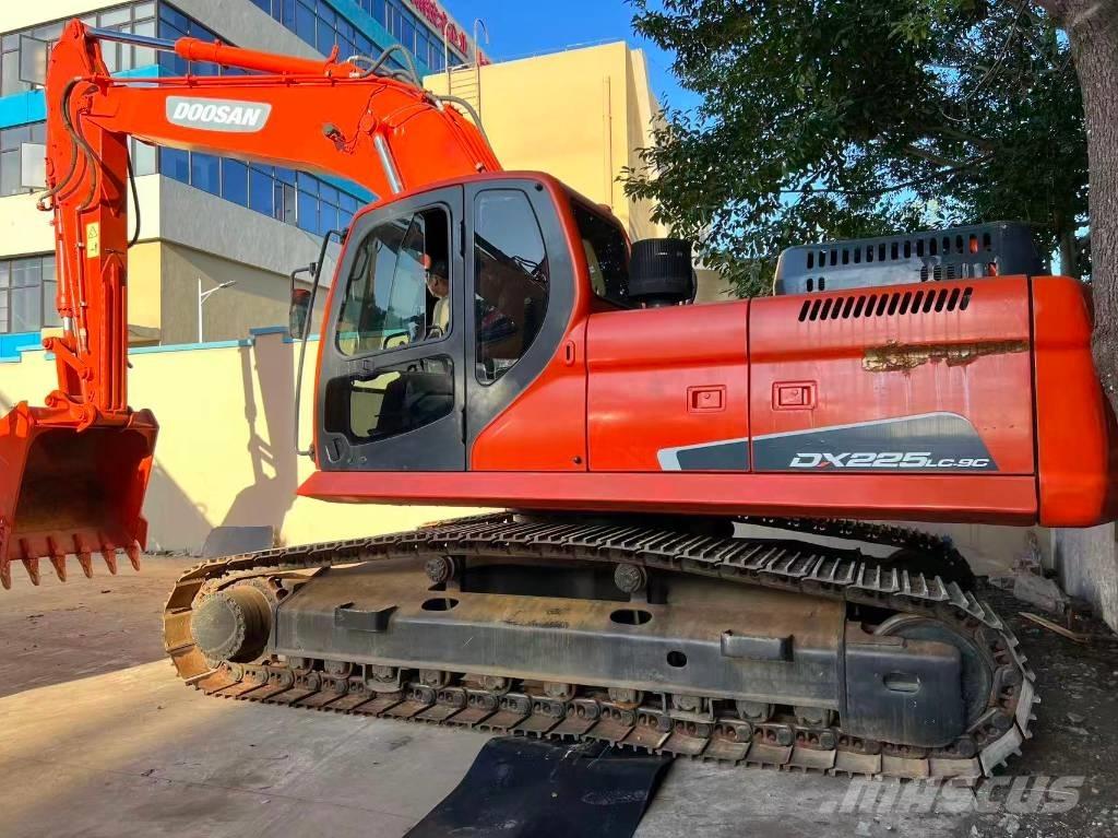 Doosan DX 225 LC Bageri gusjeničari