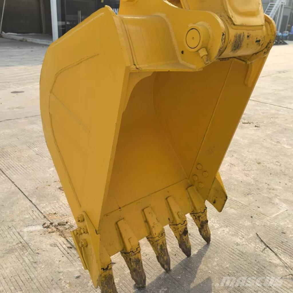 Komatsu PC 130-7 Bageri gusjeničari