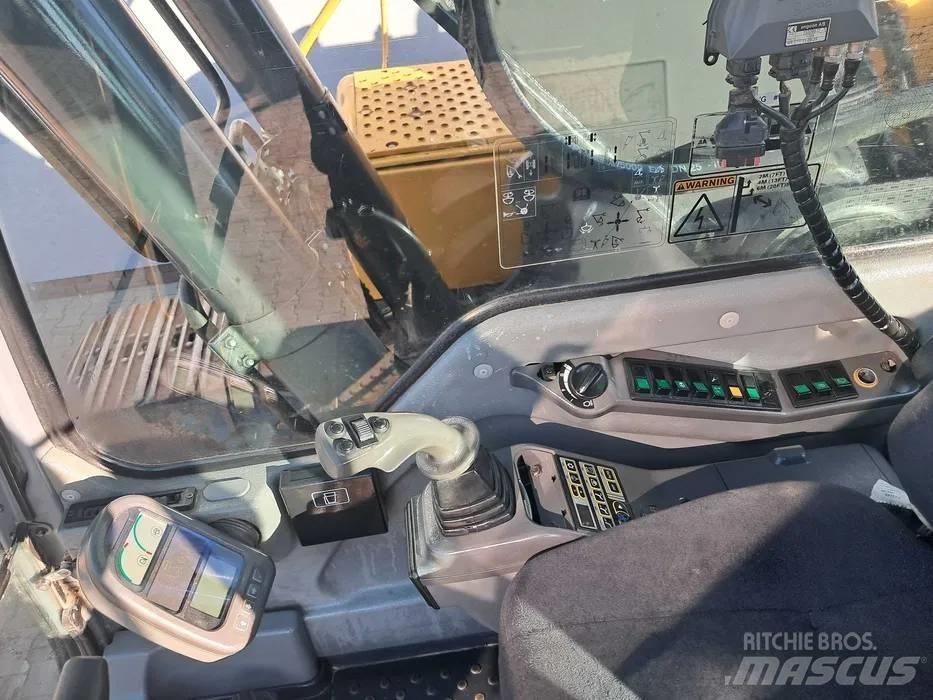 Volvo EC 240 B LC Bageri gusjeničari