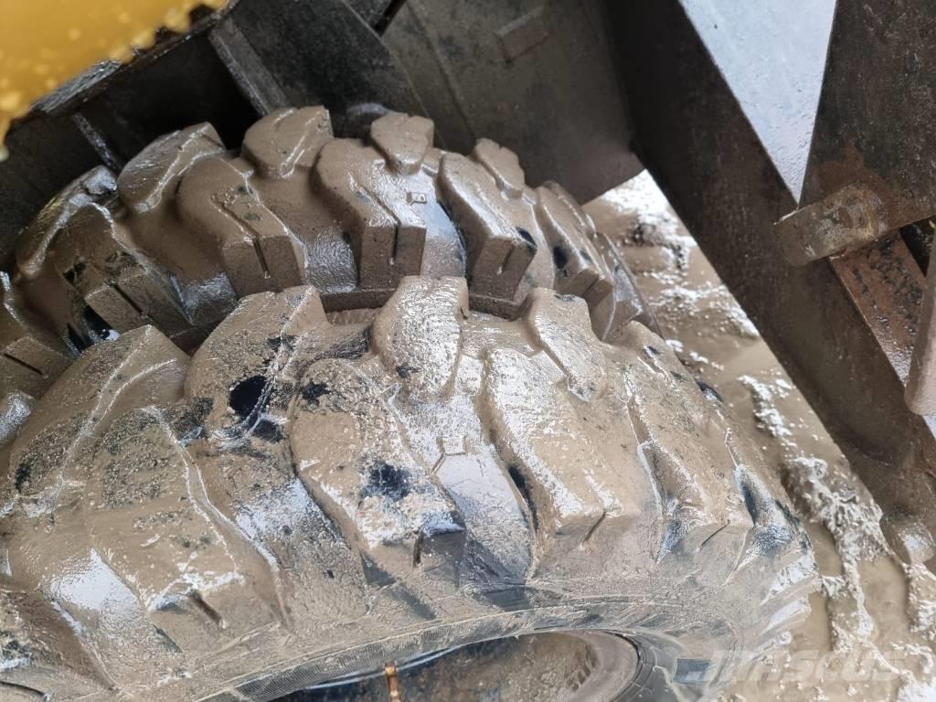 CAT M 313 C Bageri na kotačima