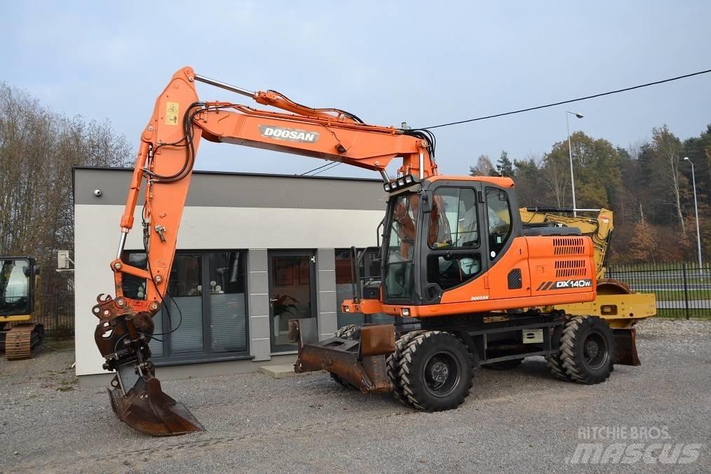 Doosan DX 140 W Bageri na kotačima