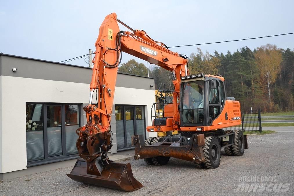 Doosan DX 140 W Bageri na kotačima