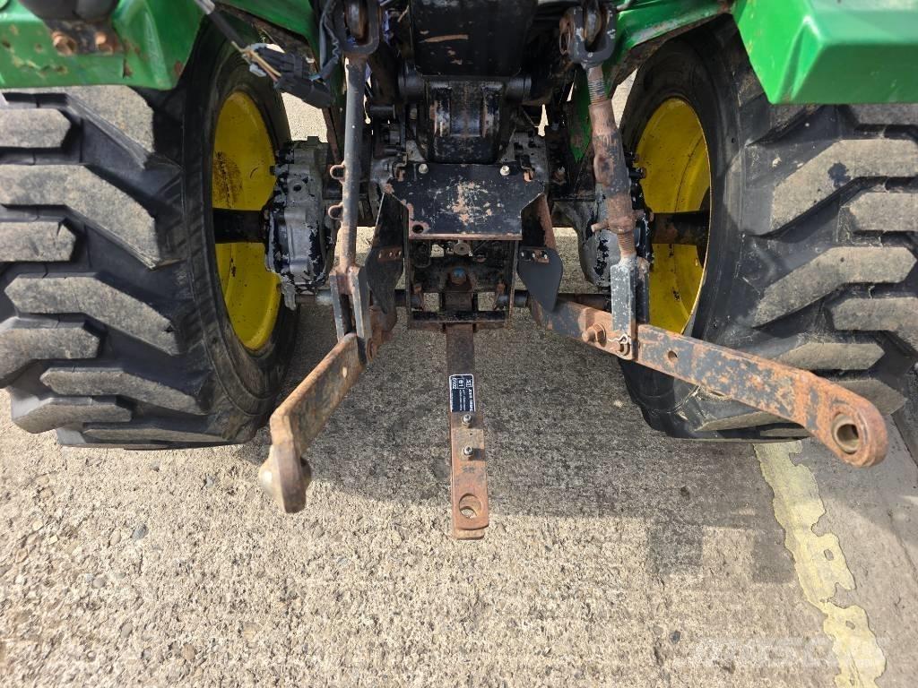 John Deere 2520 HST Kompaktni (mali) traktori