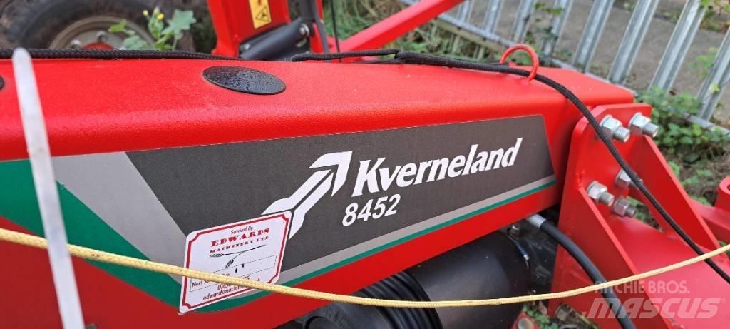 Kverneland 8452 Okretači i sakupljači sijena