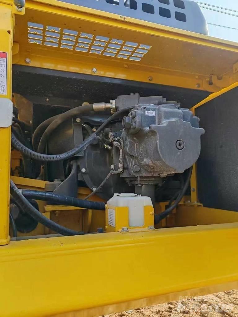 Komatsu 450-8 Bageri gusjeničari