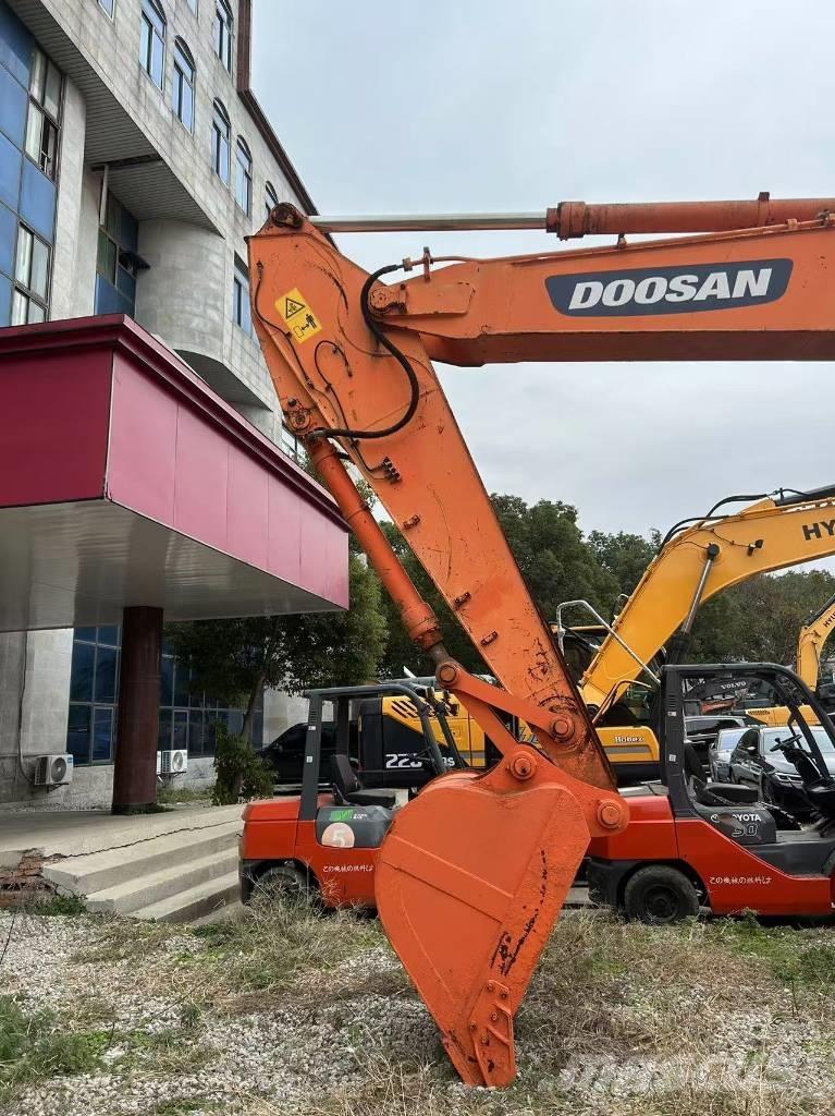 Doosan DH 210 W-7 Bageri na kotačima