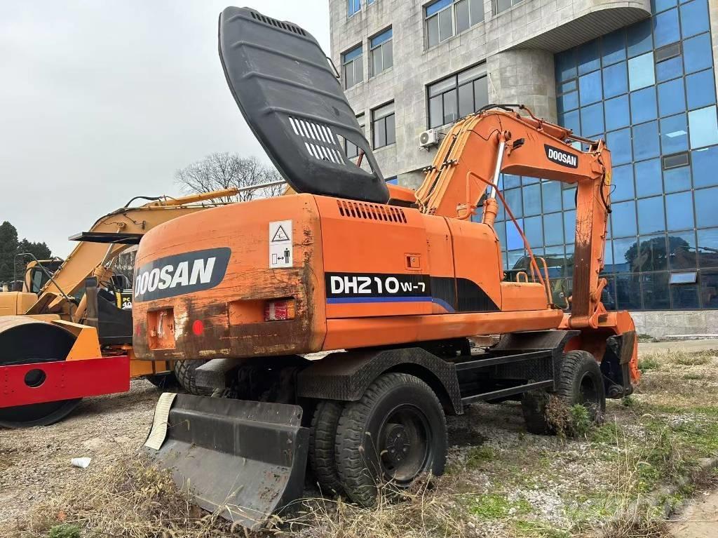 Doosan DH 210 W-7 Bageri na kotačima