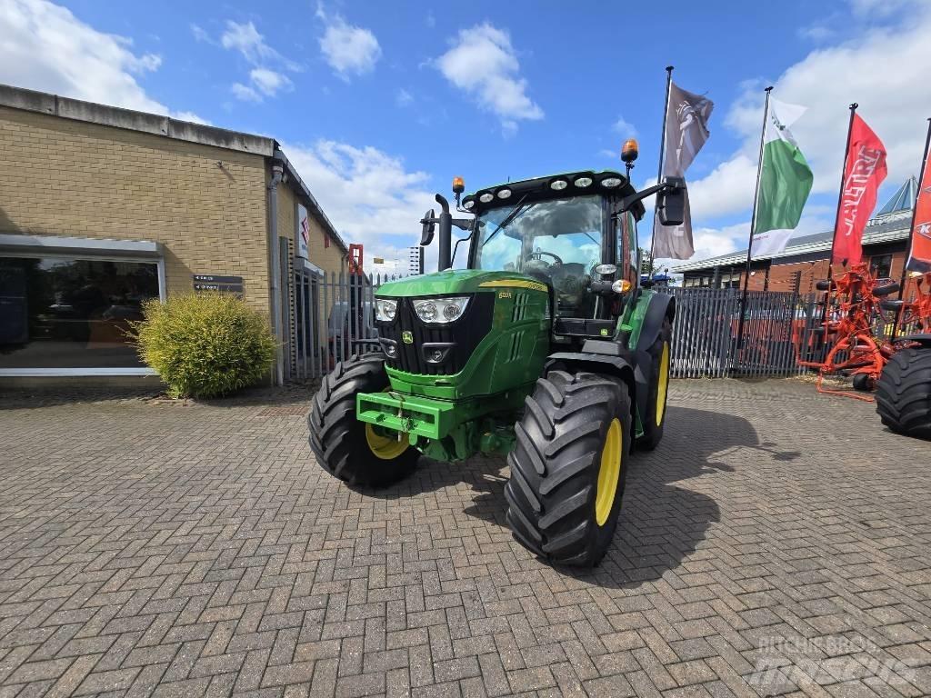 John Deere 6120 R Traktori