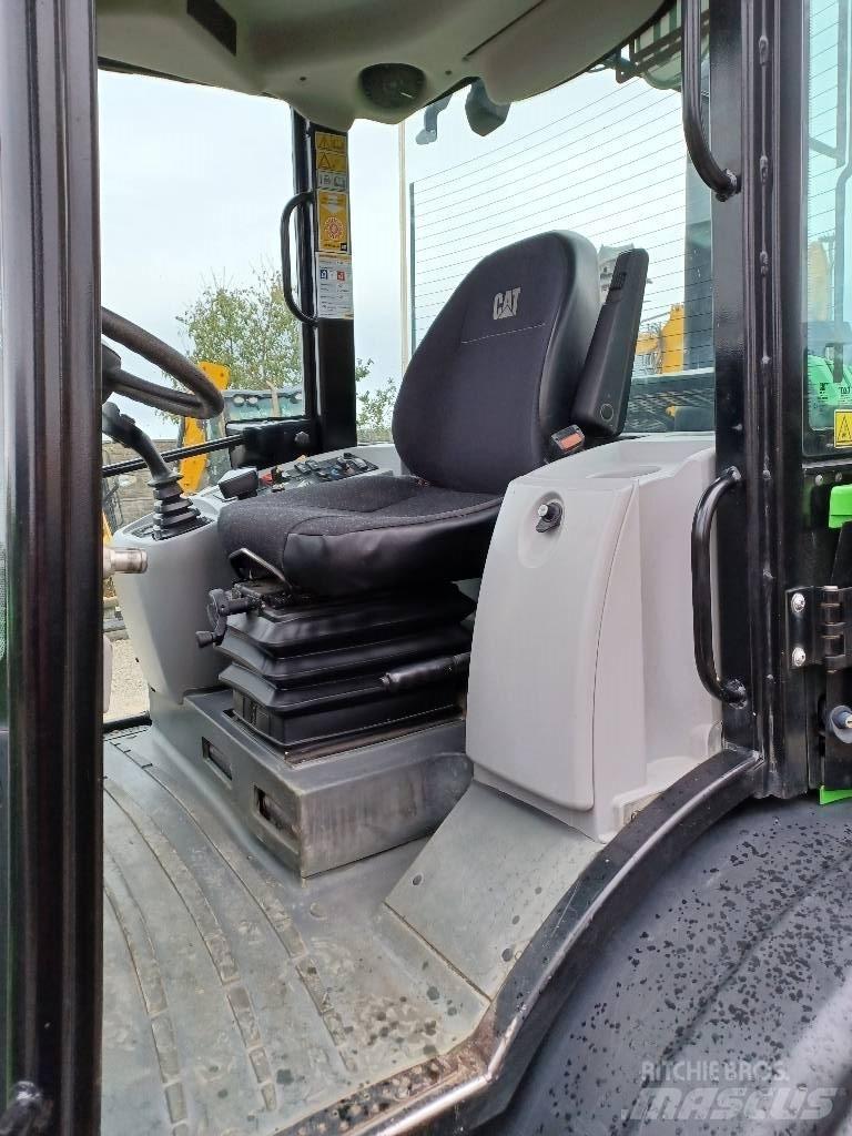 CAT 906M Utovarivači na kotačima