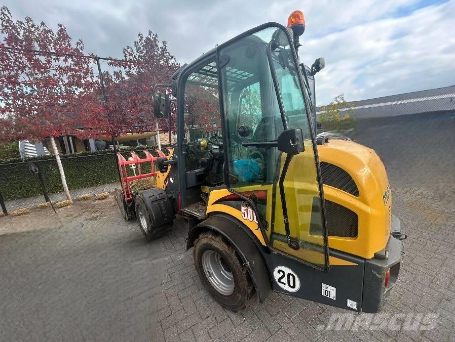 Mustang AL 506 Cab Višenamjenski utovarivači