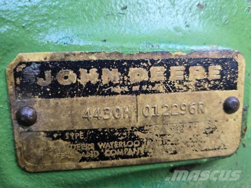 John Deere 4430 Traktori