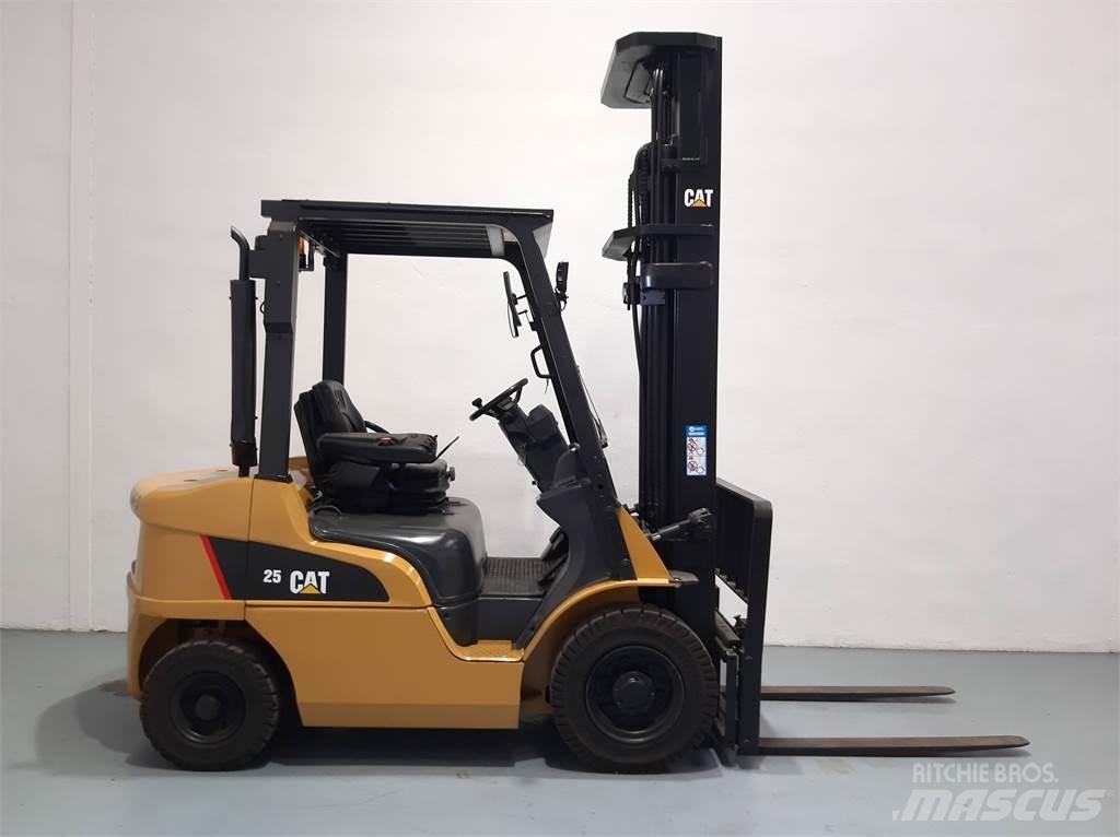 CAT DP25NT Dizelski viličari