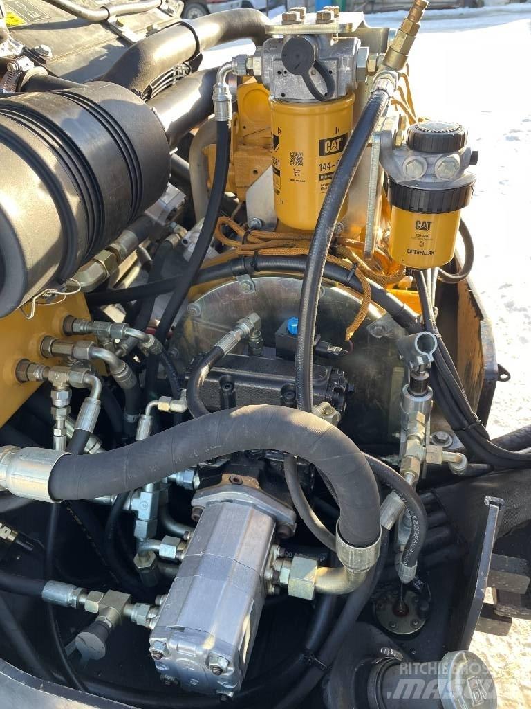 CAT CB 335 E Valjci sa dvojnim bubnjem
