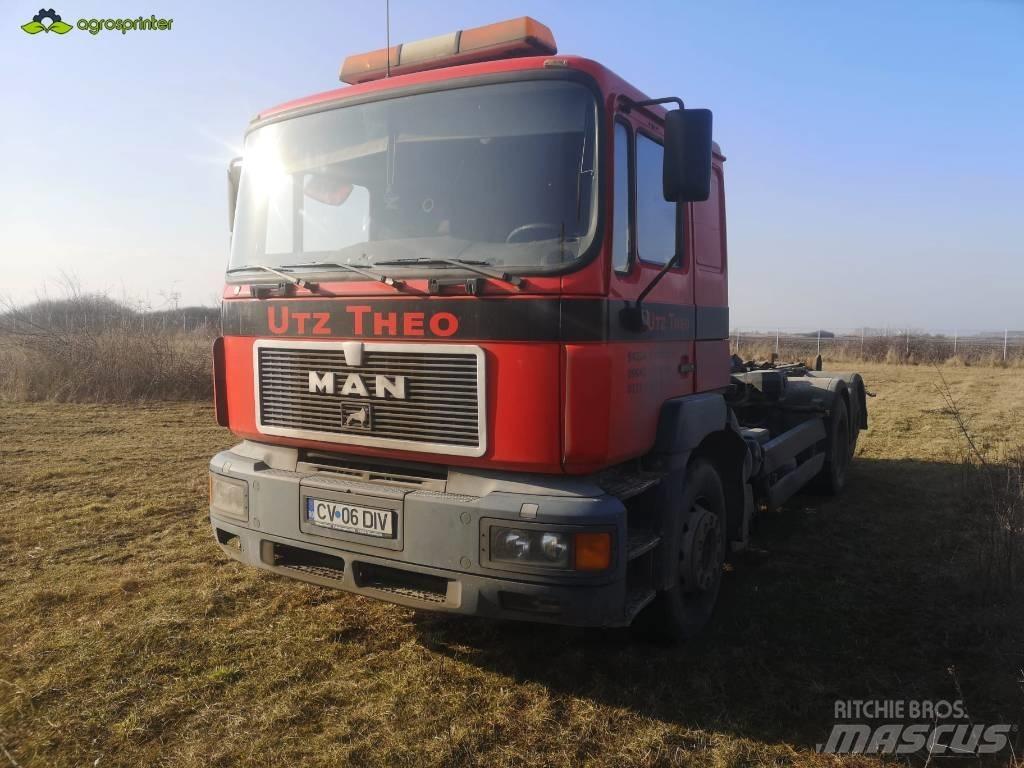 MAN F2001 Rol kiper kamioni s kukama za dizanje