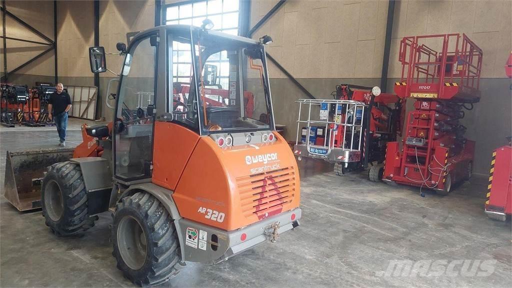 Weycor AR320 Cab Višenamjenski utovarivači
