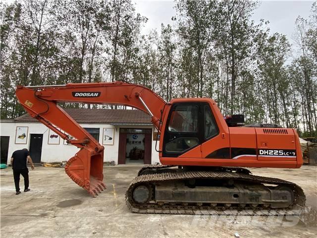Doosan DH225 Bageri gusjeničari