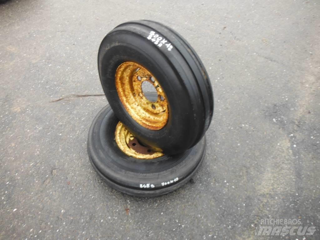 Dunlop 7.00X12 Gume, kotači i naplatci