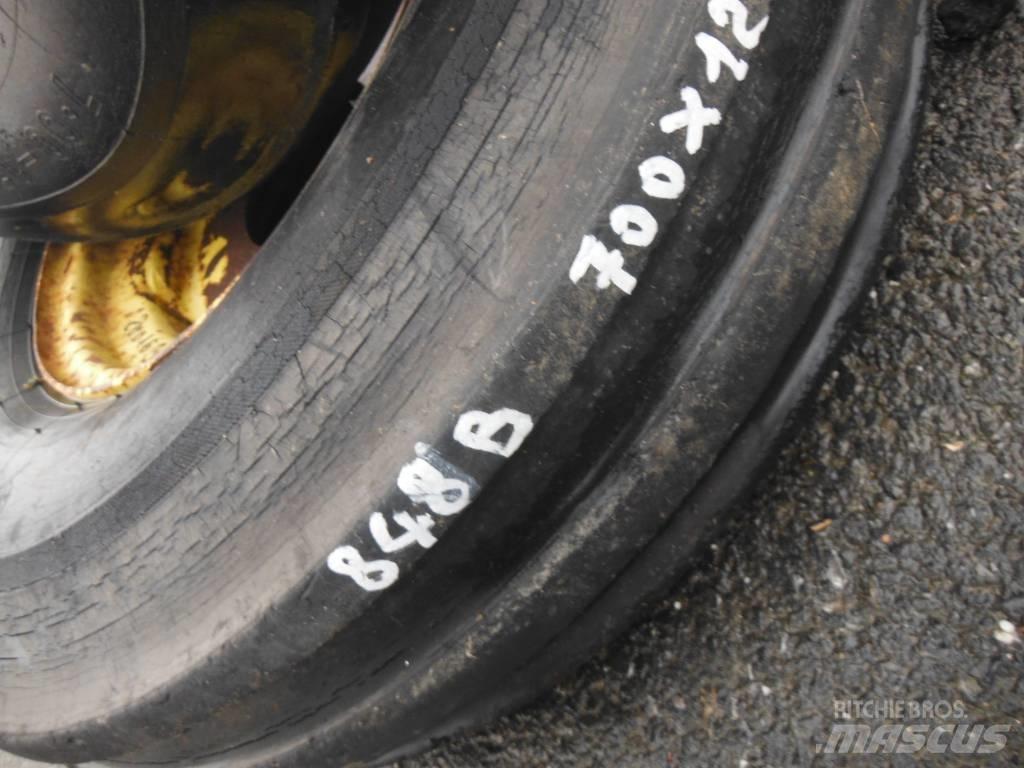 Dunlop 7.00X12 Gume, kotači i naplatci