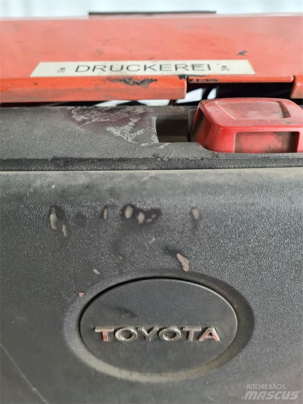 Toyota LWE 250 Nisko podizni električni viličar
