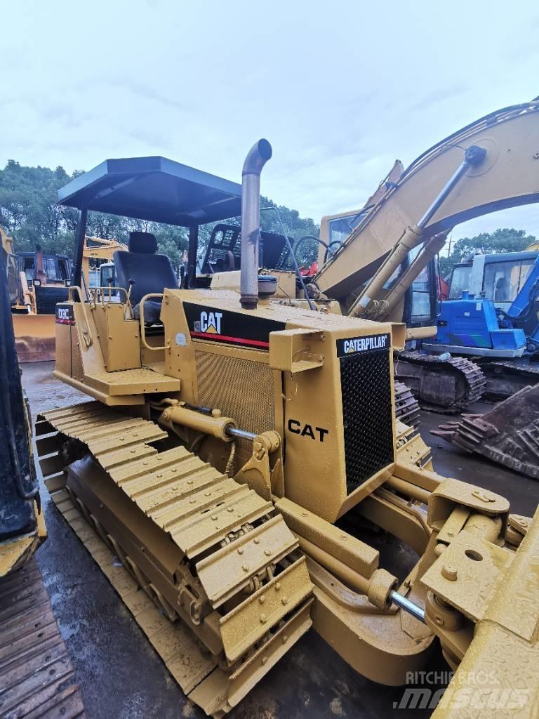 CAT D 3 C Buldožeri gusjeničari